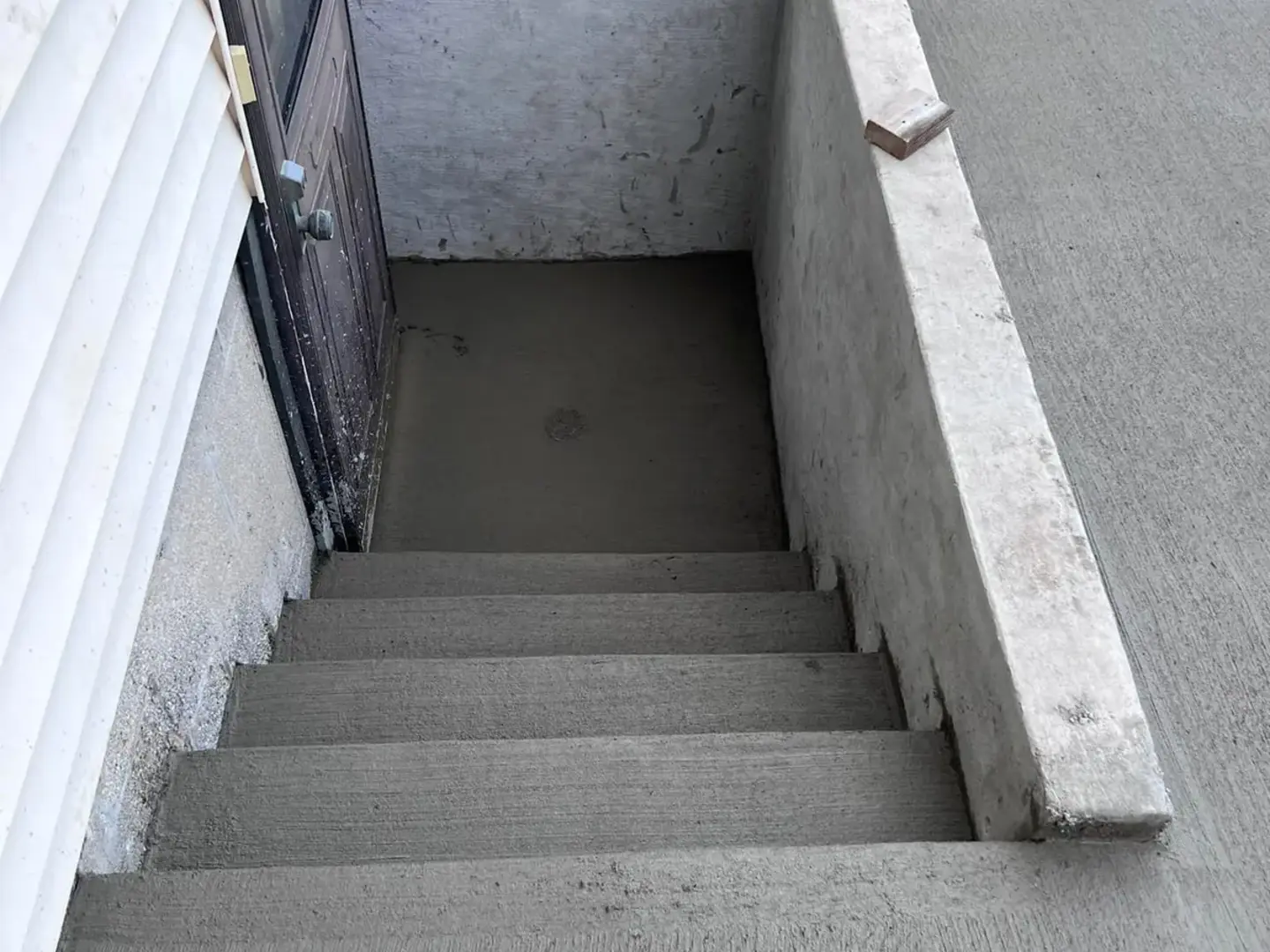 Concrete steps, landing, and adjoining walls from a Palacios Concrete project